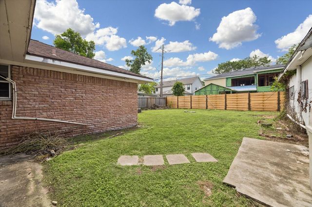 9825 Westview Drive, Houston, TX 77055