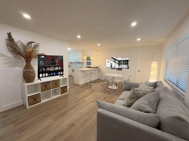 6250 SW 58th Pl 1, South Miami, FL 33143