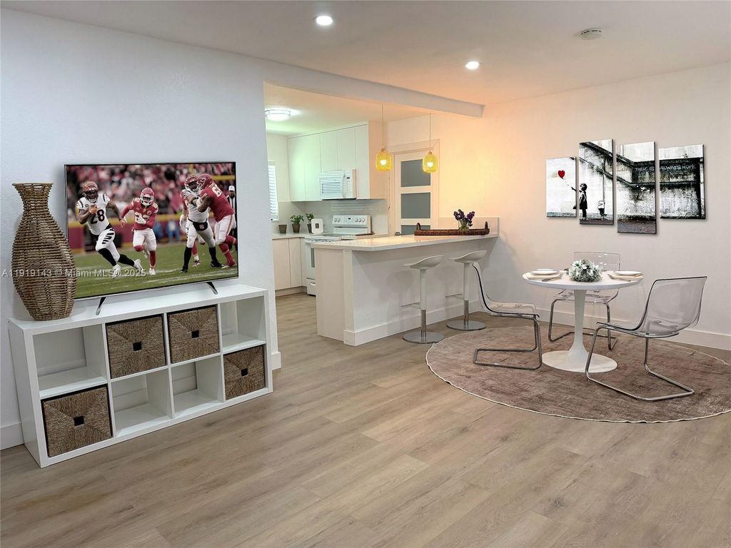 6250 SW 58th Pl 1, South Miami, FL 33143