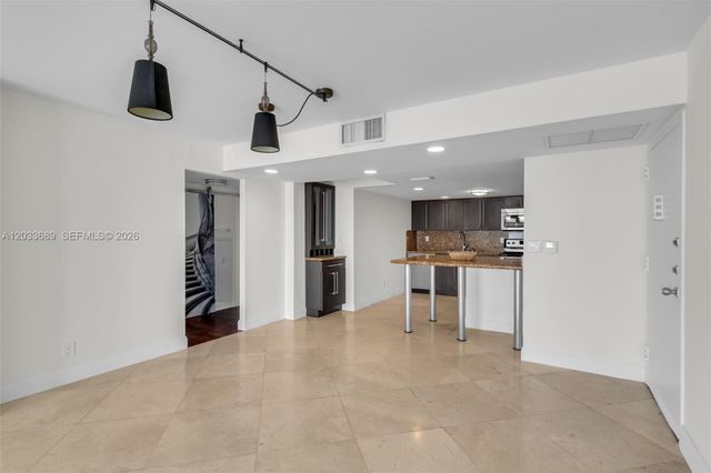 1800 Collins Avenue 10F, Miami Beach, FL 33139