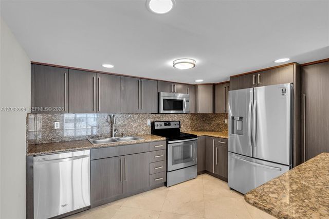 1800 Collins Avenue 10F, Miami Beach, FL 33139