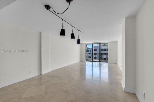 1800 Collins Avenue 10F, Miami Beach, FL 33139