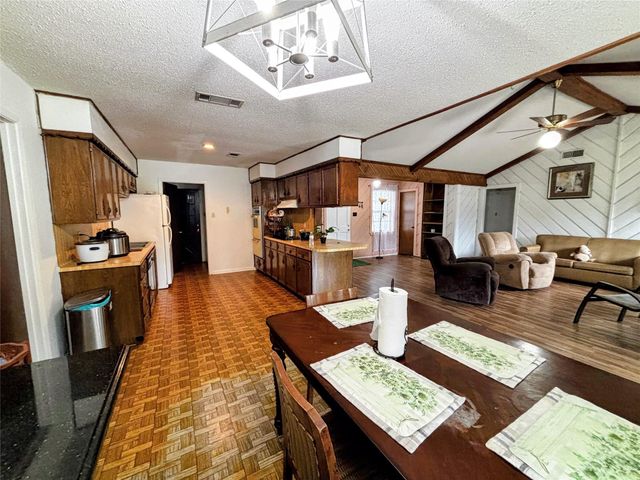 214 Mills Drive, Livingston, TX 77351
