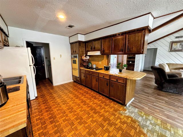 214 Mills Drive, Livingston, TX 77351