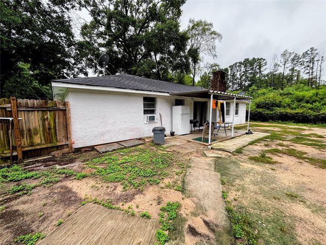 214 Mills Drive, Livingston, TX 77351
