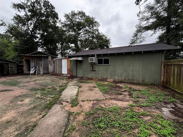 214 Mills Drive, Livingston, TX 77351