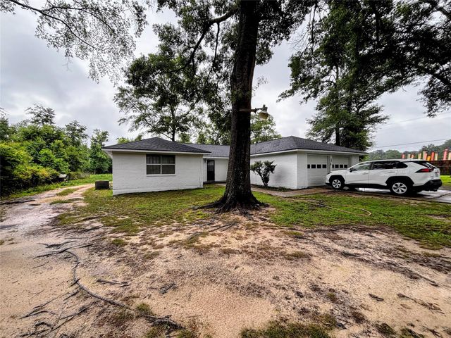 214 Mills Drive, Livingston, TX 77351