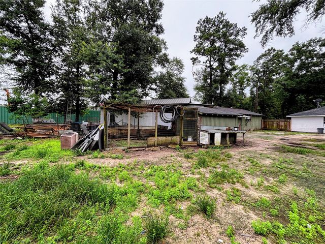214 Mills Drive, Livingston, TX 77351