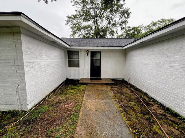 214 Mills Drive, Livingston, TX 77351