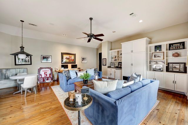 16 Lana Lane B, Houston, TX 77027