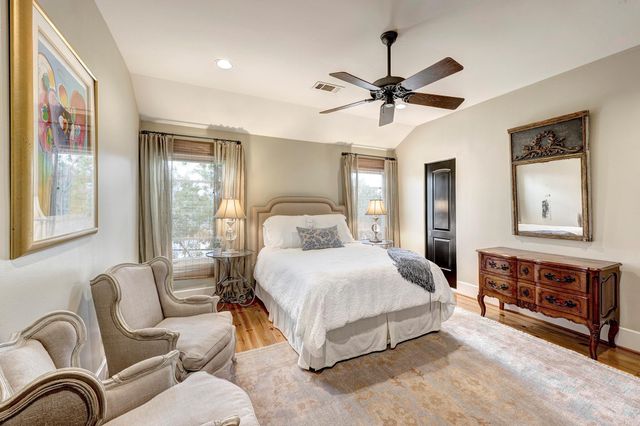 16 Lana Lane B, Houston, TX 77027