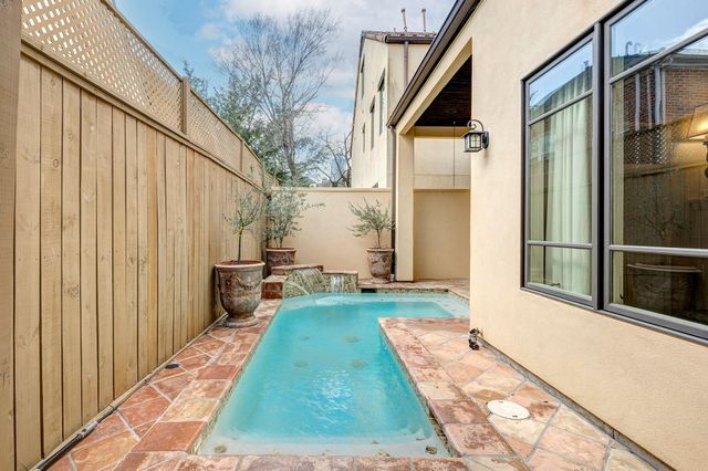 16 Lana Lane B, Houston, TX 77027
