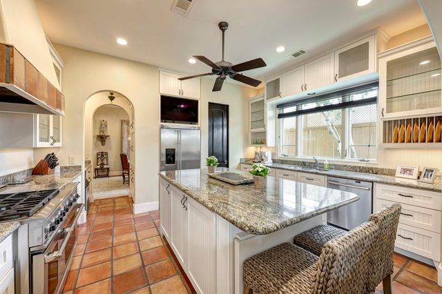 16 Lana Lane B, Houston, TX 77027