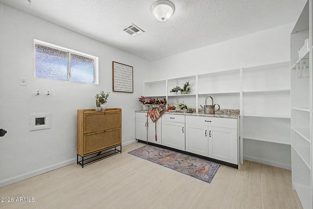 2055 E FOUNTAIN Street, Mesa, AZ 85213