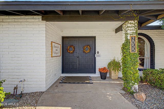 2055 E FOUNTAIN Street, Mesa, AZ 85213
