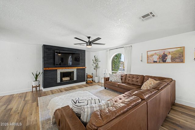 2055 E FOUNTAIN Street, Mesa, AZ 85213