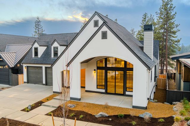 2999 NW Polarstar Avenue 45, Bend, OR 97703