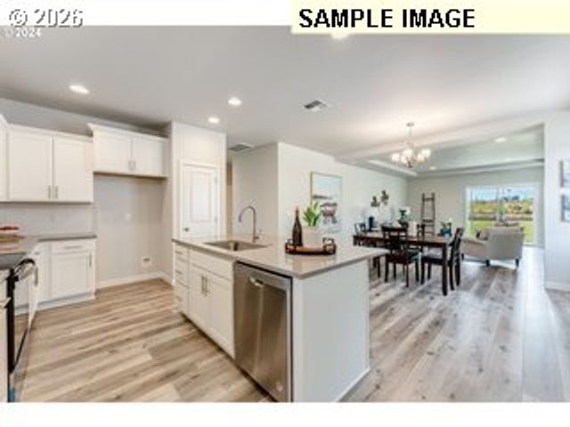 563 E Cleveland St, Carlton, OR 97111