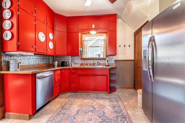 324 E Vasa Avenue, Fergus Falls, MN 56537