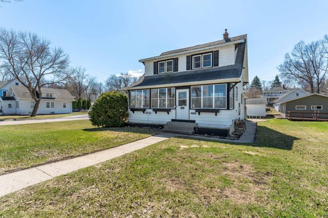 324 E Vasa Avenue, Fergus Falls, MN 56537