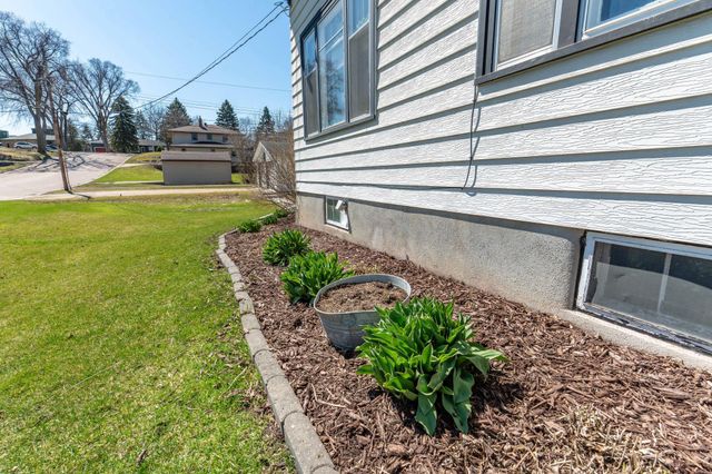 324 E Vasa Avenue, Fergus Falls, MN 56537