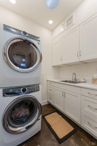 902 Helen Ave, Ukiah, CA 95482