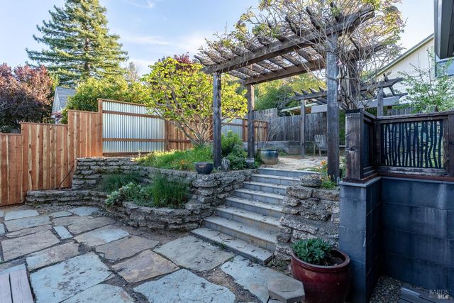 902 Helen Ave, Ukiah, CA 95482