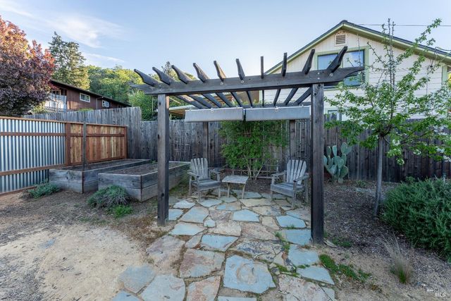902 Helen Ave, Ukiah, CA 95482