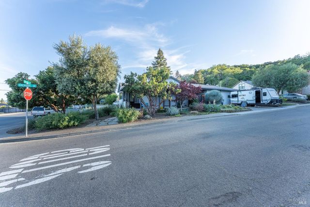 902 Helen Ave, Ukiah, CA 95482