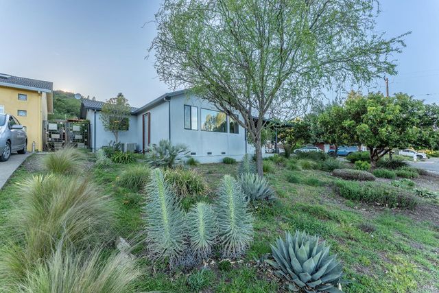 902 Helen Ave, Ukiah, CA 95482