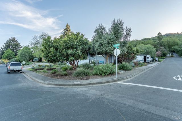 902 Helen Ave, Ukiah, CA 95482