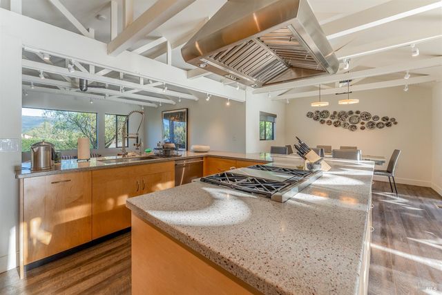 902 Helen Ave, Ukiah, CA 95482