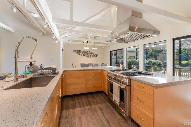 902 Helen Ave, Ukiah, CA 95482