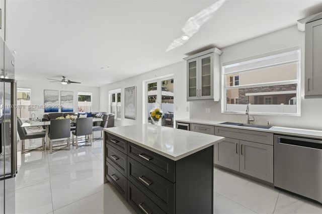 9102 SW 170th Ct, Miami, FL 33196