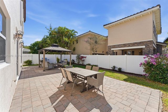 9102 SW 170th Ct, Miami, FL 33196