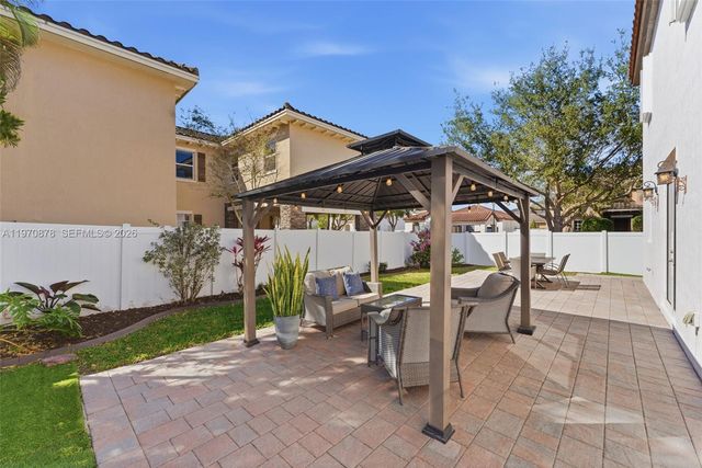 9102 SW 170th Ct, Miami, FL 33196