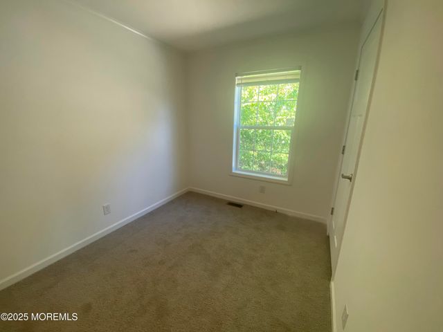 18 Maple Tree Court, Manahawkin, NJ 08050