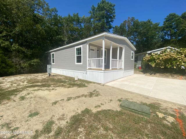 18 Maple Tree Court, Manahawkin, NJ 08050