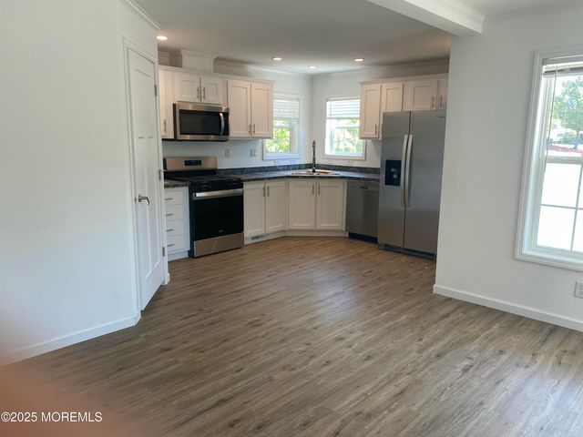 18 Maple Tree Court, Manahawkin, NJ 08050