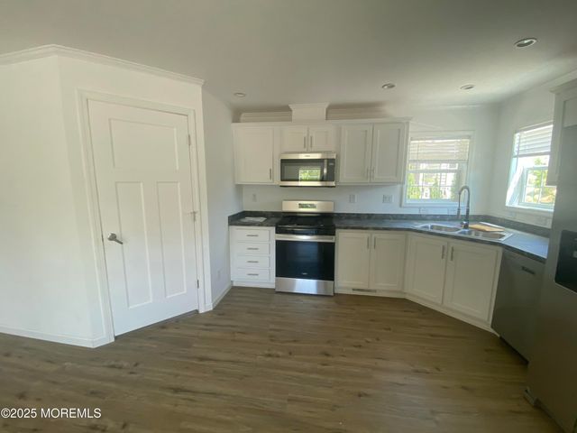 18 Maple Tree Court, Manahawkin, NJ 08050