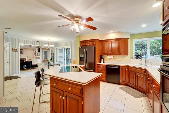 4701 ROCK LEDGE DR, Harrisburg, PA 17110