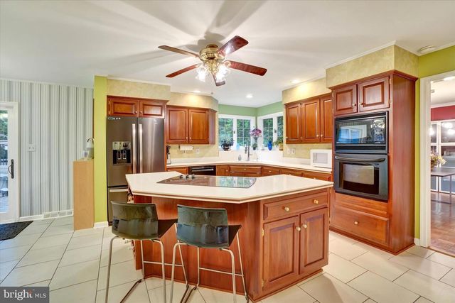 4701 ROCK LEDGE DR, Harrisburg, PA 17110