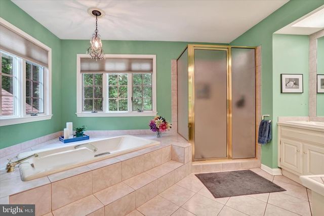 4701 ROCK LEDGE DR, Harrisburg, PA 17110
