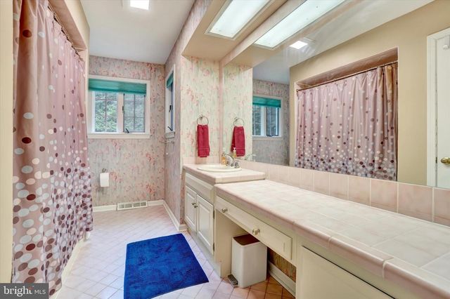 4701 ROCK LEDGE DR, Harrisburg, PA 17110