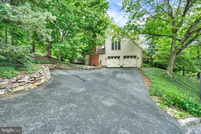 4701 ROCK LEDGE DR, Harrisburg, PA 17110
