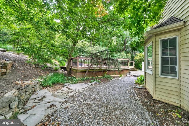 4701 ROCK LEDGE DR, Harrisburg, PA 17110