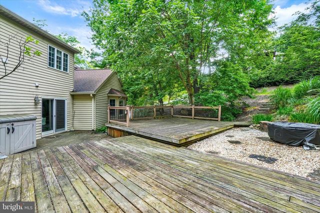 4701 ROCK LEDGE DR, Harrisburg, PA 17110