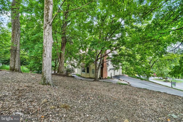 4701 ROCK LEDGE DR, Harrisburg, PA 17110