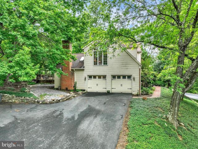 4701 ROCK LEDGE DR, Harrisburg, PA 17110