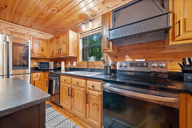 295 Vista Chalet Drive, Ellijay, GA 30540